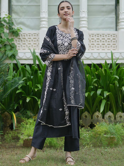 Dhiyona IE Floral Embroidered Thread Work Liva Kurta WithTrousers & Dupatta