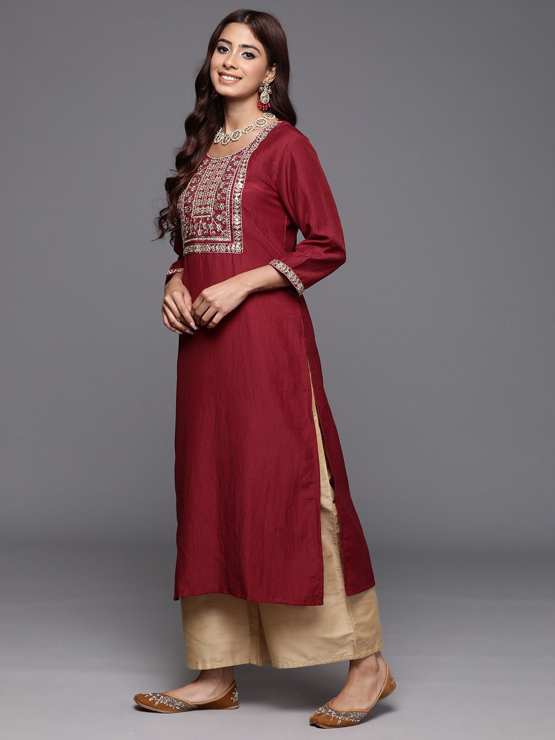 Dhiyona IE Women Floral Embroidered Sequinned Kurta