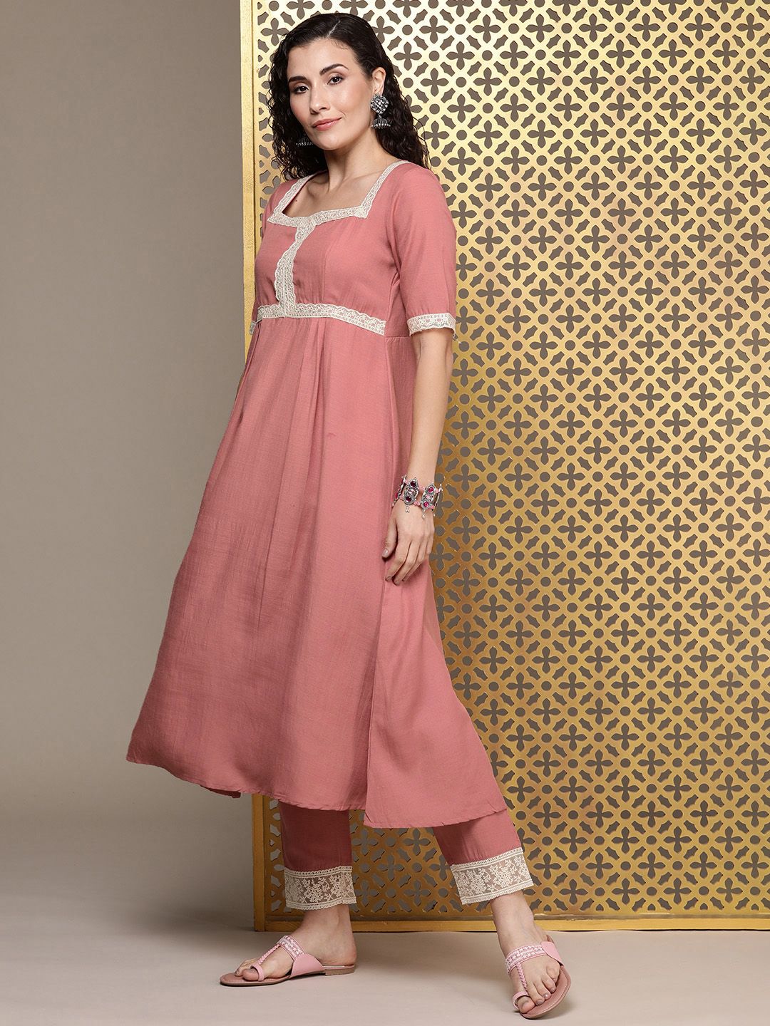 Dhiyona PD Women Women Floral Yoke Design Pleated Thread Work Kurta with Trousers & With Dupatta