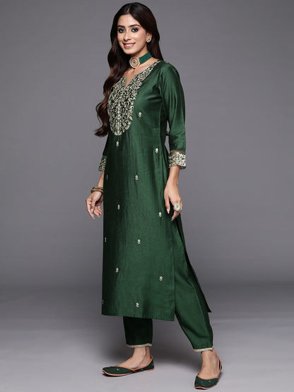 Dhiyona IE Women Embroidered Straight Kurta & Trousers With Dupatta