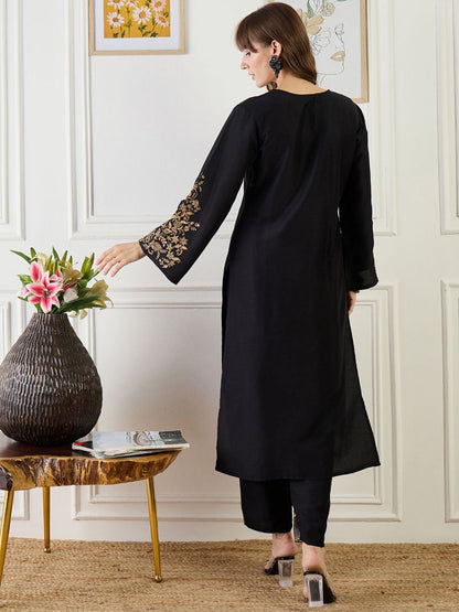 Women Ethnic Motifs Embroidered Kurta with Trousers