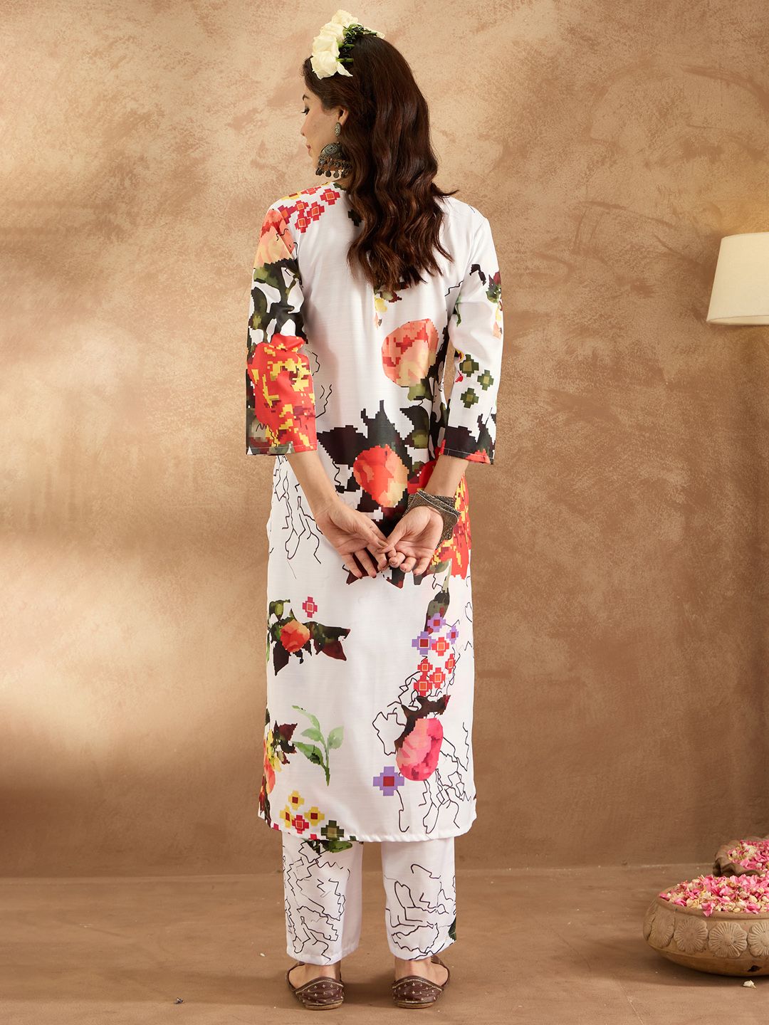 Women Floral Printed Regular Kurta with Trousers