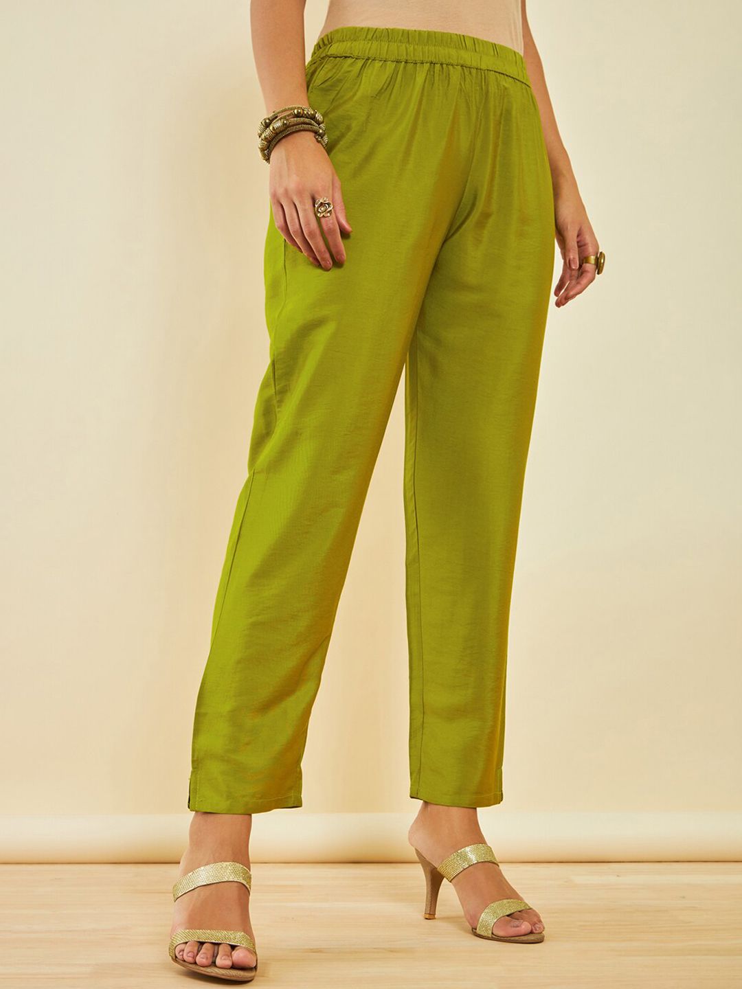 Dhiyona SO Women's Green Floral Printed Beads and Stones Kurta With Trousers & Dupatta