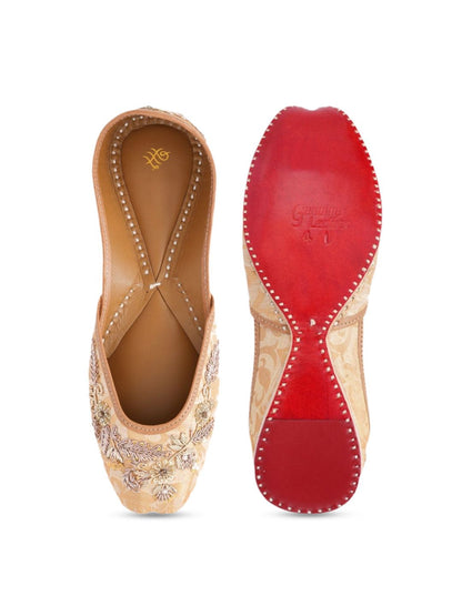 Dhiyona HOP Women Embroidered Slip-On Mojaris