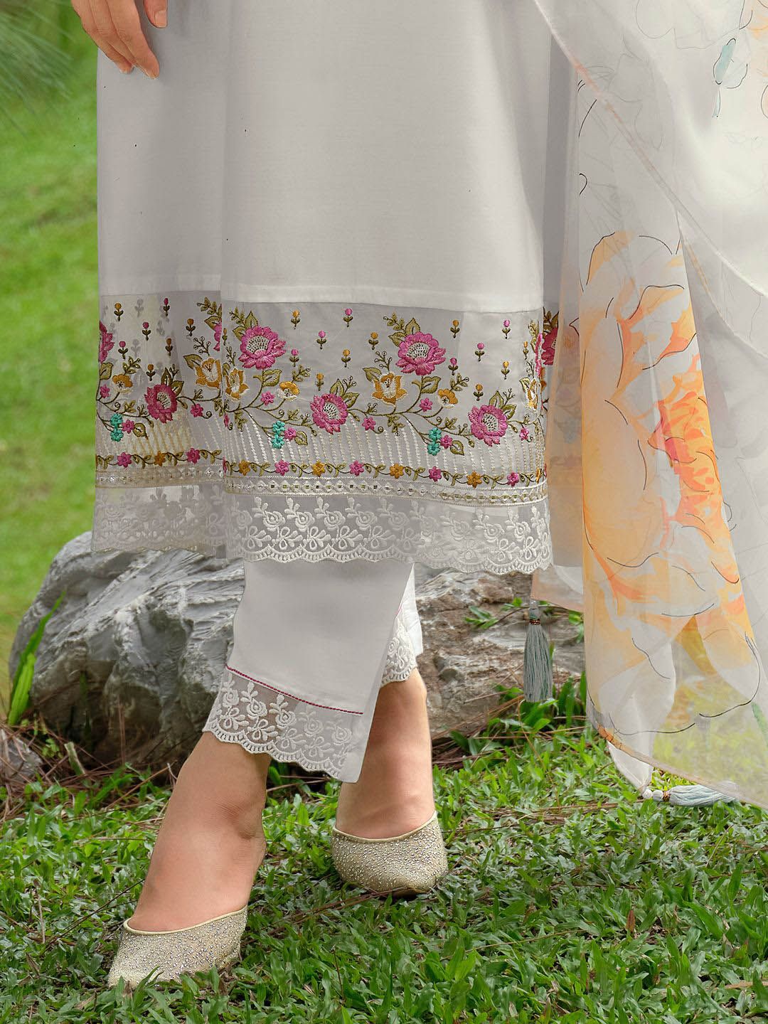 Women Floral Embroidered Kurta with Trousers & Dupatta
