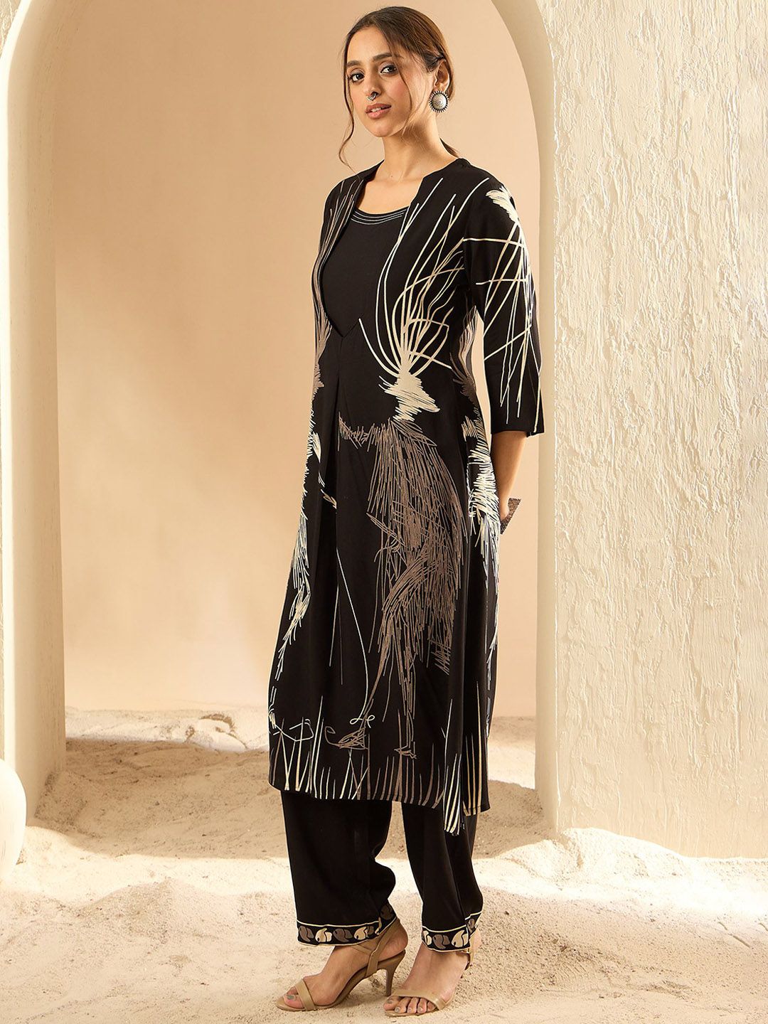 Dhiyona IE Printed Three-Quarter Sleeves Tunic With Trouser