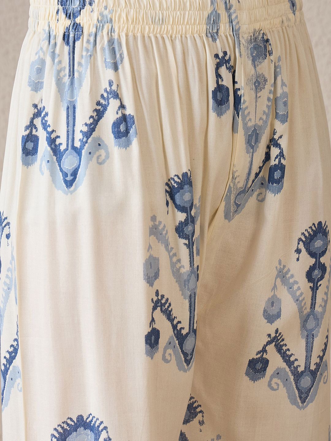 Dhiyona IE Women Printed Regular Kurta with Trousers