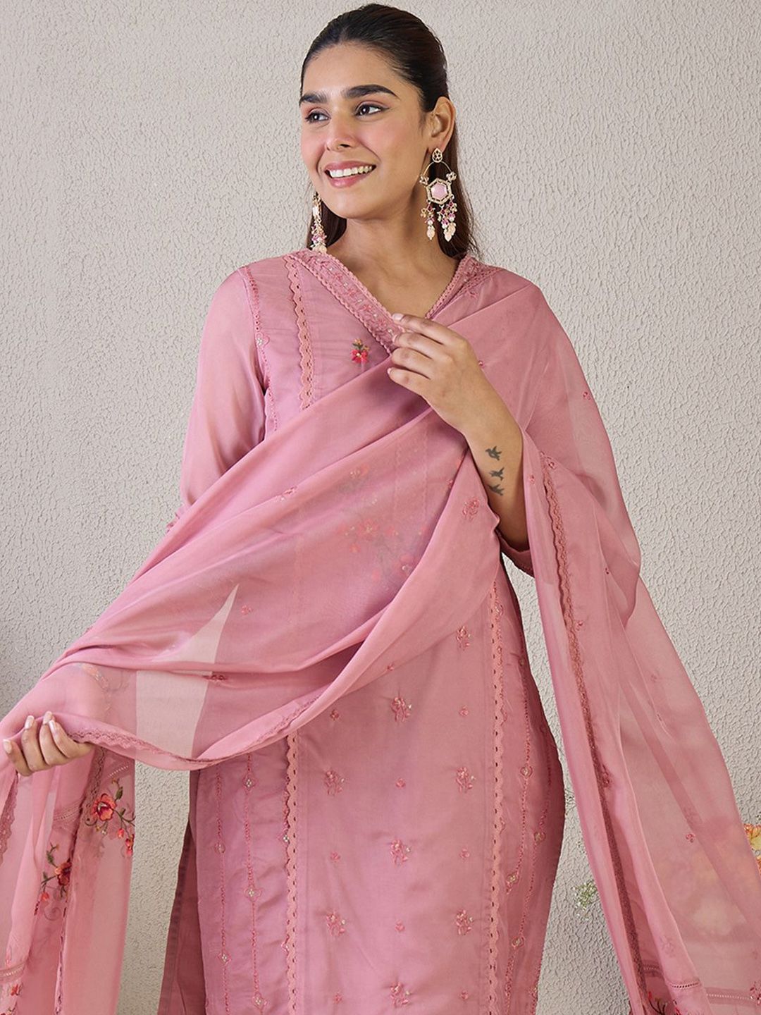 Dhiyona IE Women Ethnic Motifs Embroidered Regular Thread Work Kurta with Trousers & Dupatta
