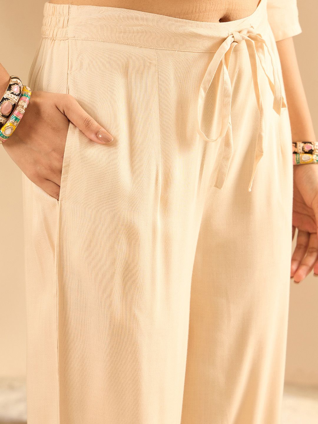 Women Floral Embroidered Regular Thread Work Kurta with Trousers & Dupatta