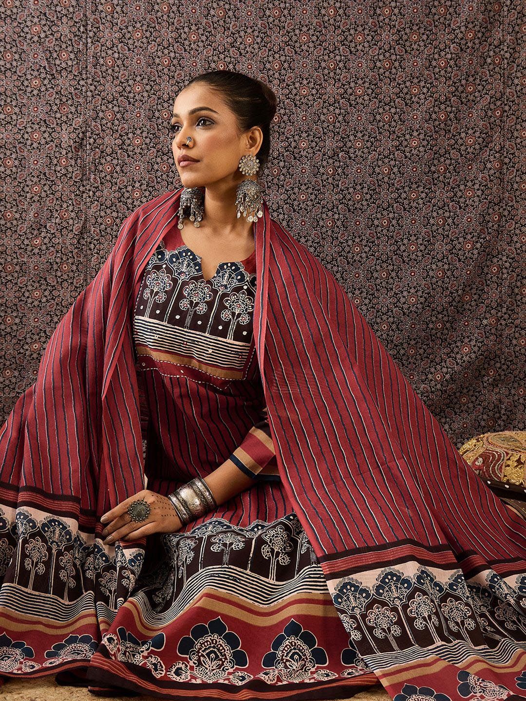 Dhiyona IE Women Floral Printed Regular Sequinned Pure Cotton Kurta with Trousers & With Dupatta