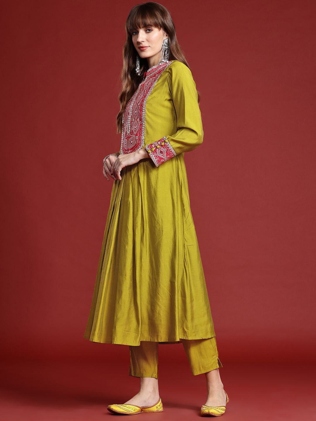 Dhiyona IE Mirror Work Embroidered Pleated Work Kurta with Trousers