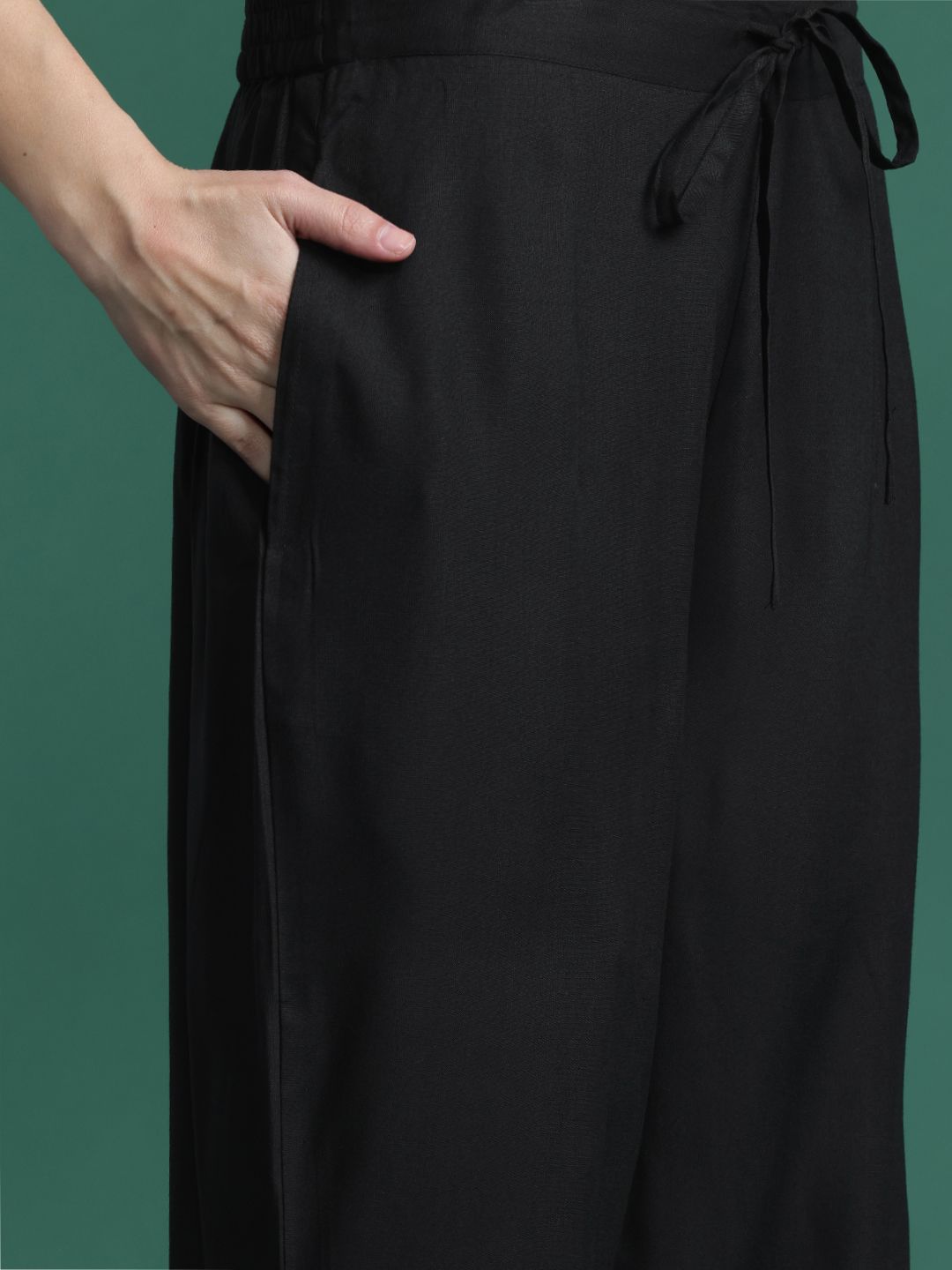 Ethnic Motifs Embroidered Thread Work Kurta with Trousers