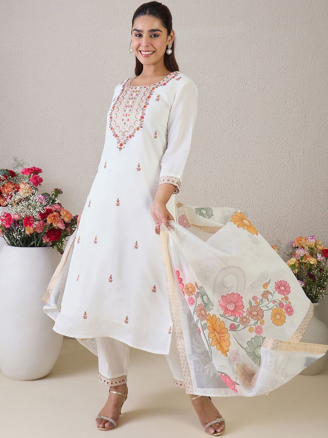 Dhiyona IE Women Floral Embroidered Kurta with Trousers & Dupatta