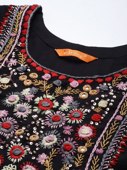 Floral Embroidered Regular Thread Work Kurta with Trousers & With Dupatta