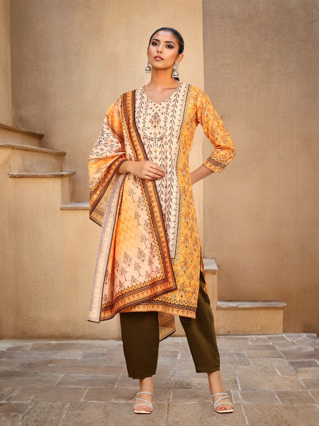 Dhiyona SO Women's Women Floral Printed Sequinned V-Neck Straight Kurta With Trousers & Dupatta