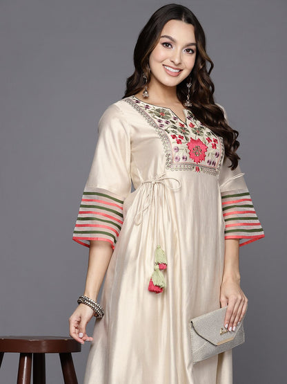 Dhiyona IE Women Floral Embroidered Thread Work Liva Kurta With Trousers