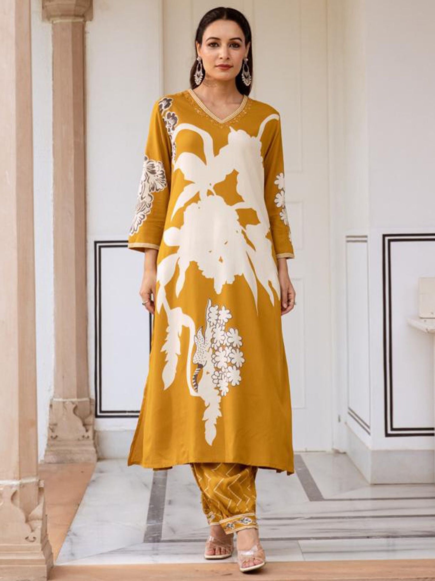 Dhiyona IE Floral Printed V-Neck A-Line Kurta With Salwar