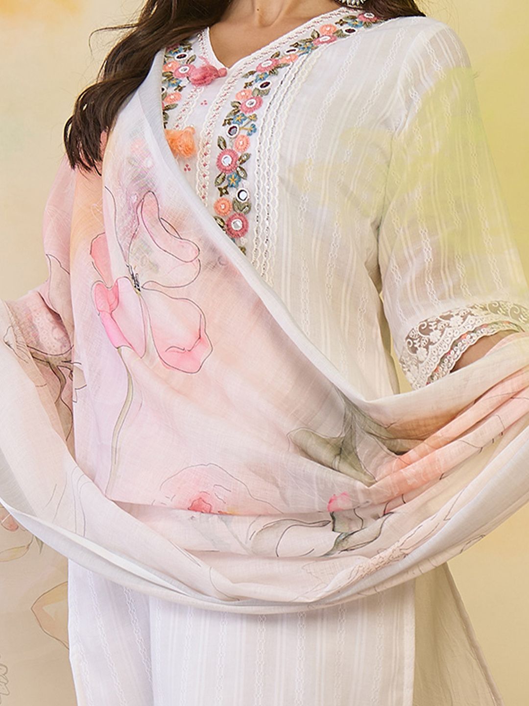 Women Floral Embroidered Thread Work Pure Cotton Kurta with Trousers & Dupatta