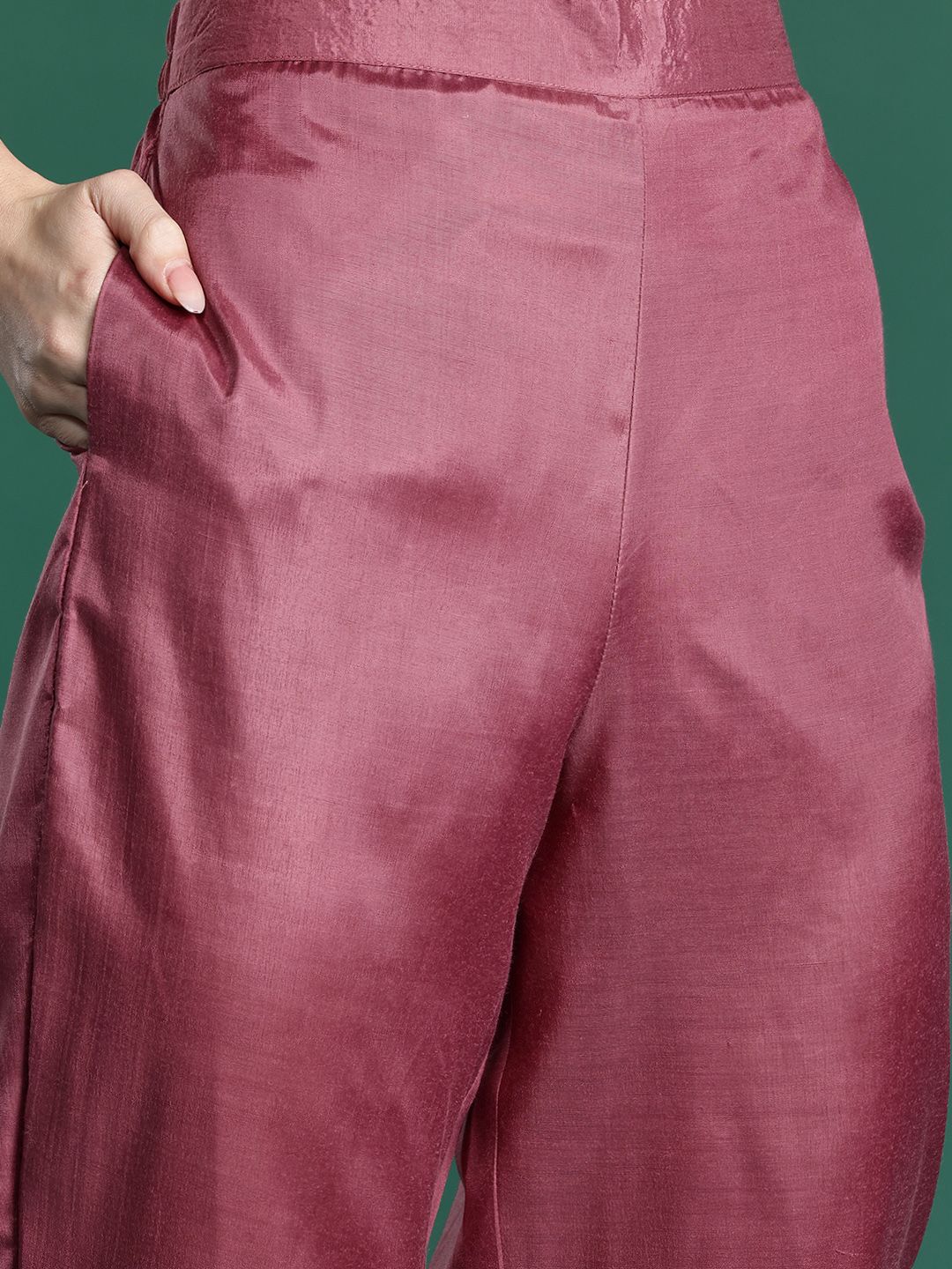 Floral Embroidered Regular Thread Work Kurta with Trousers & With Dupatta