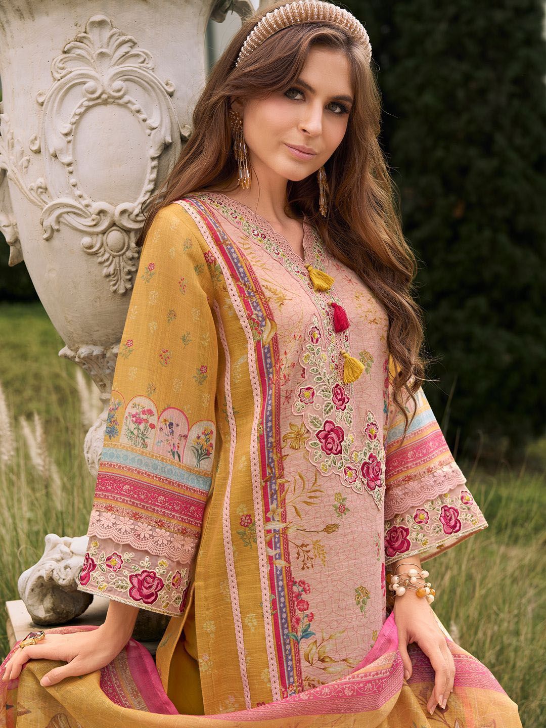 Dhiyona IE Women Embroidered Thread Work Linen Kurta with Trousers & With Dupatta