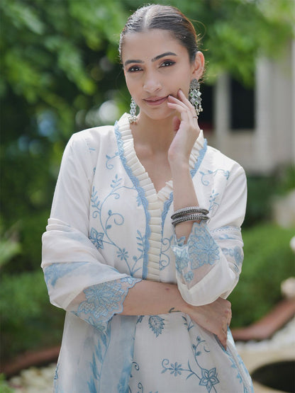 Women Floral Embroidered Regular Kurta with Trousers & With Dupatta