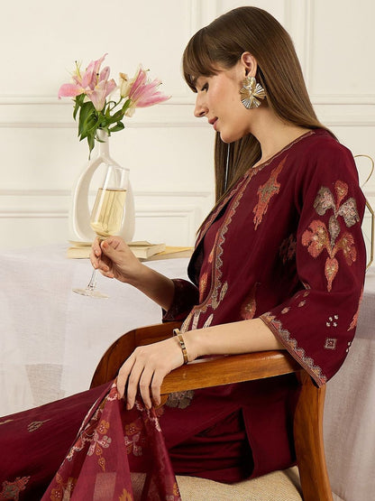 Ethnic Motifs Embroidered Round Neck Thread Work Kurta With Trousers & Dupatta