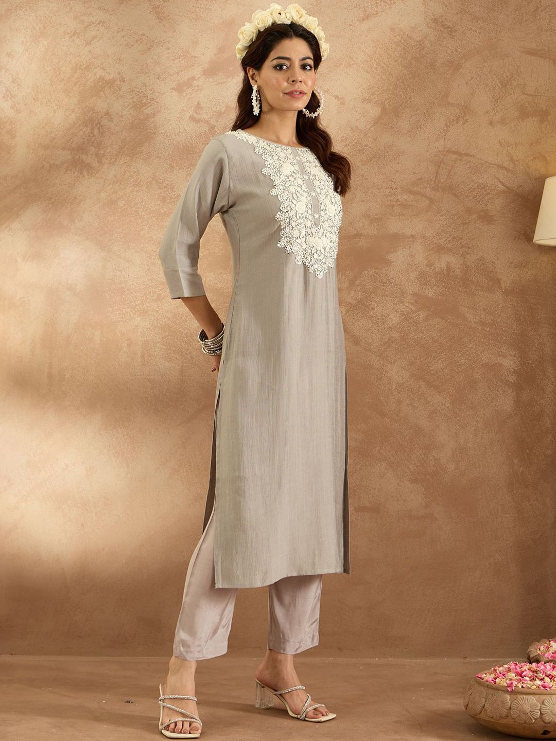 Women Ethnic Motifs Embroidered Regular Thread Work Kurta with Trousers
