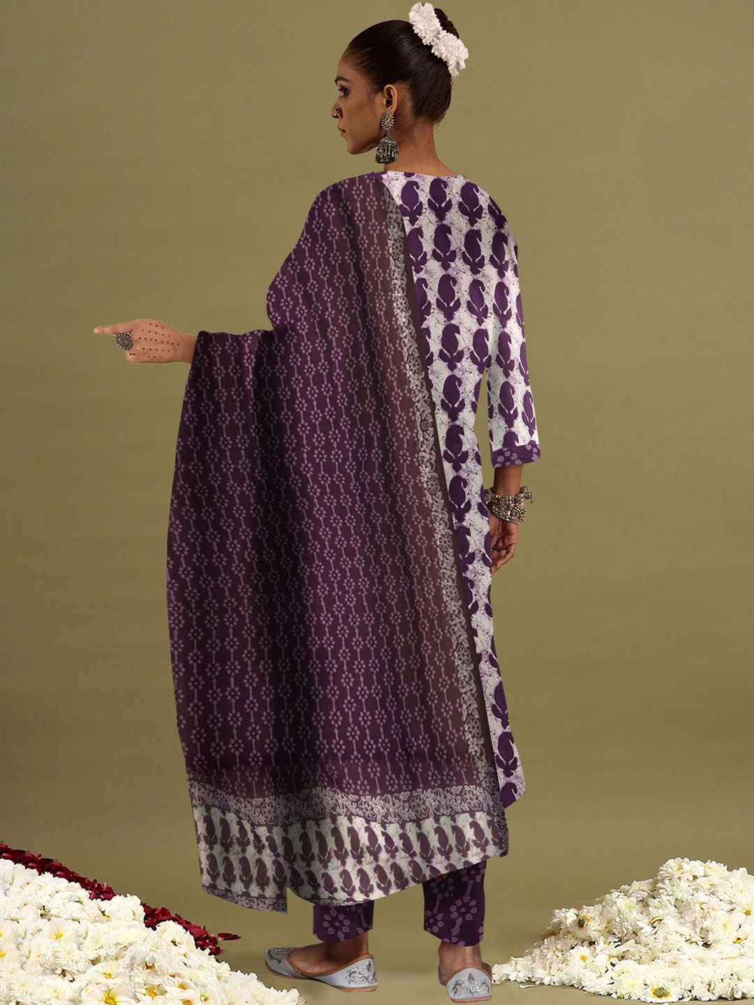 Dhiyona IE V-Neck Paisley Printed Regular Pure Cotton Kurta Set