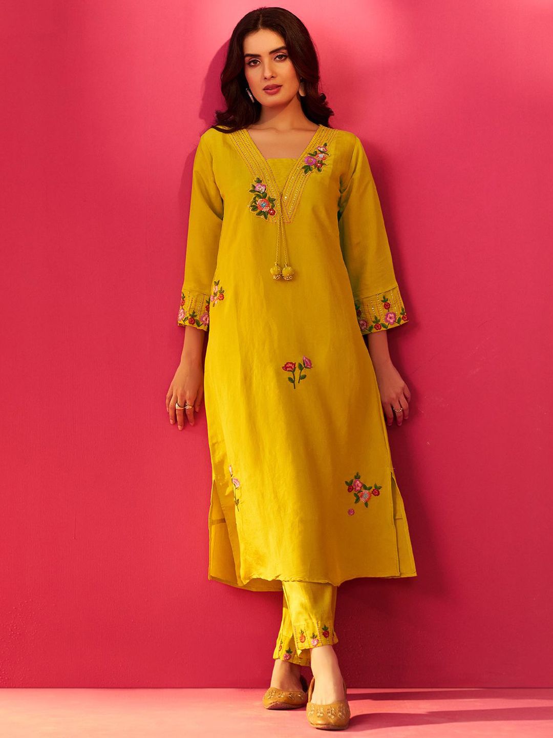 Dhiyona IE Embroidered V-Neck Tunic With Trousers