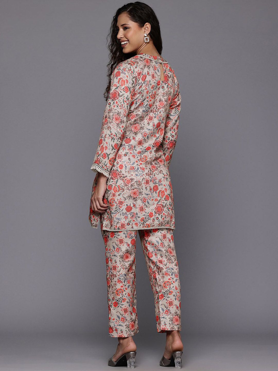 Dhiyona VA Women'sGrey Floral Printed Mandarin Collar Straight Kurta With Trousers