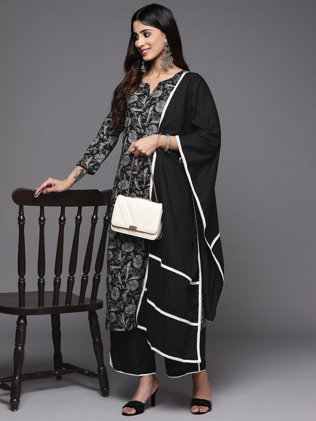 Women Black Floral Printed Kurta with Trousers & With Dupatta