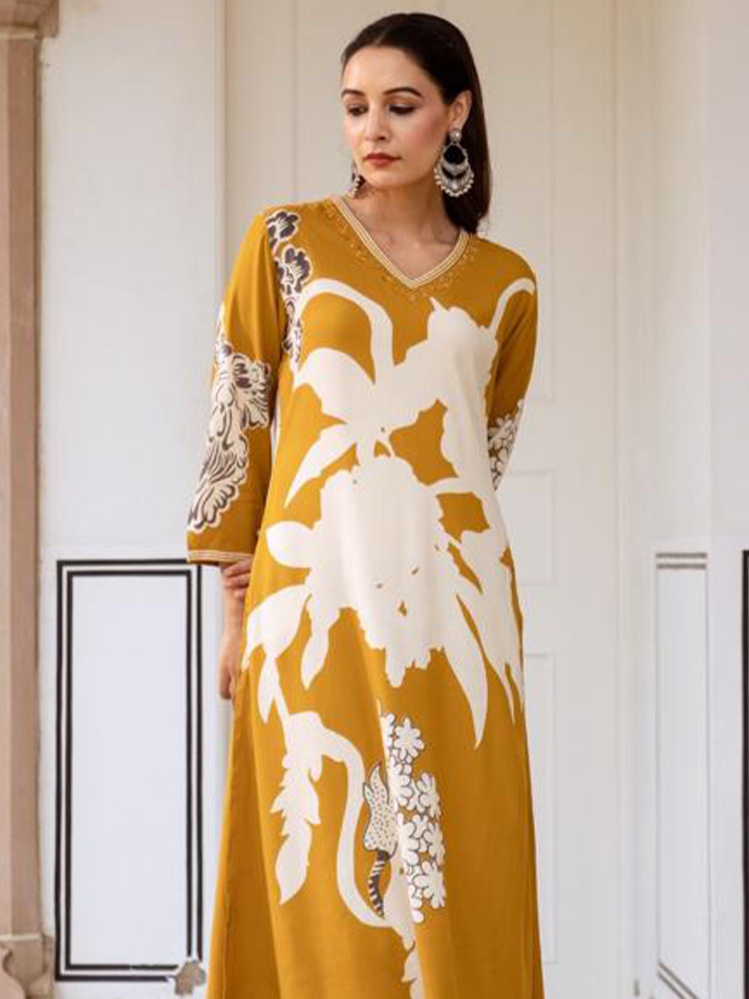 Dhiyona IE Floral Printed V-Neck A-Line Kurta With Salwar