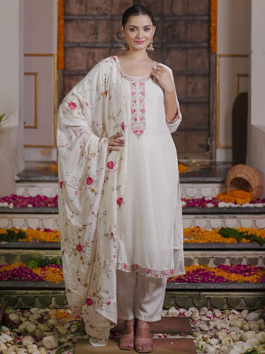 Women Floral Embroidered Regular Thread Work Kurta with Trousers & With Dupatta