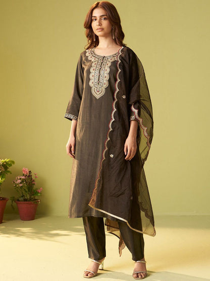 Women Floral Embroidered Kurta with Trousers & Dupatta