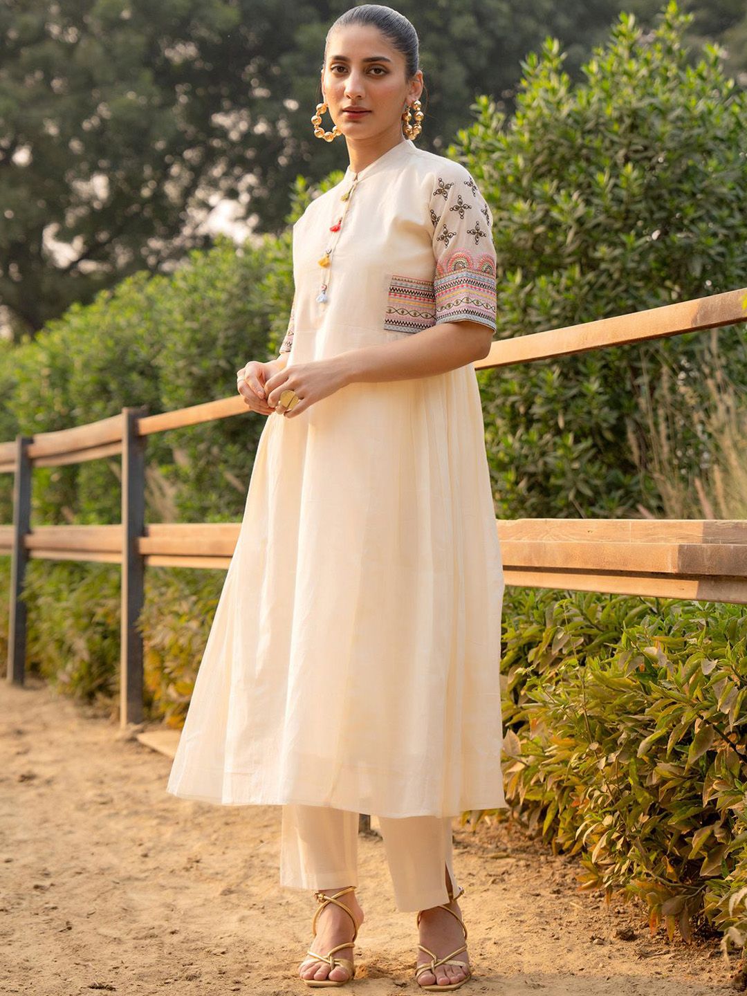 Dhiyona IE Embroidered Pure Cotton Mandarin Collar Kurta With Trousers Co-Ords Set