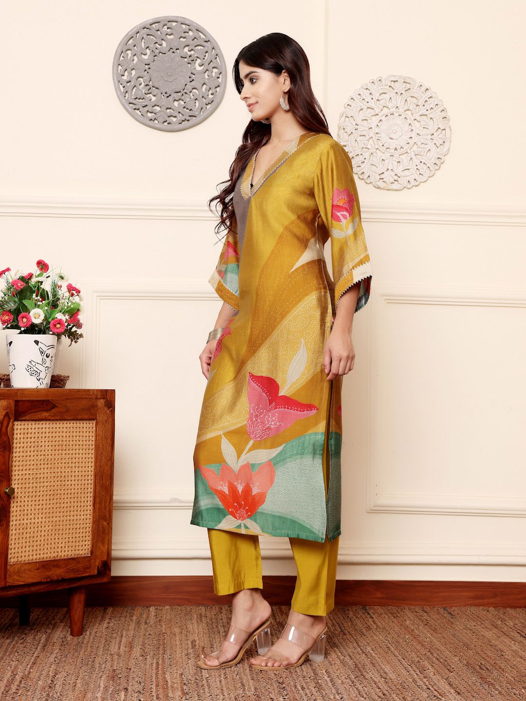 Dhiyona VA Women'sQuirky Printed V-Neck Chanderi Silk Straight Kurta With Trousers