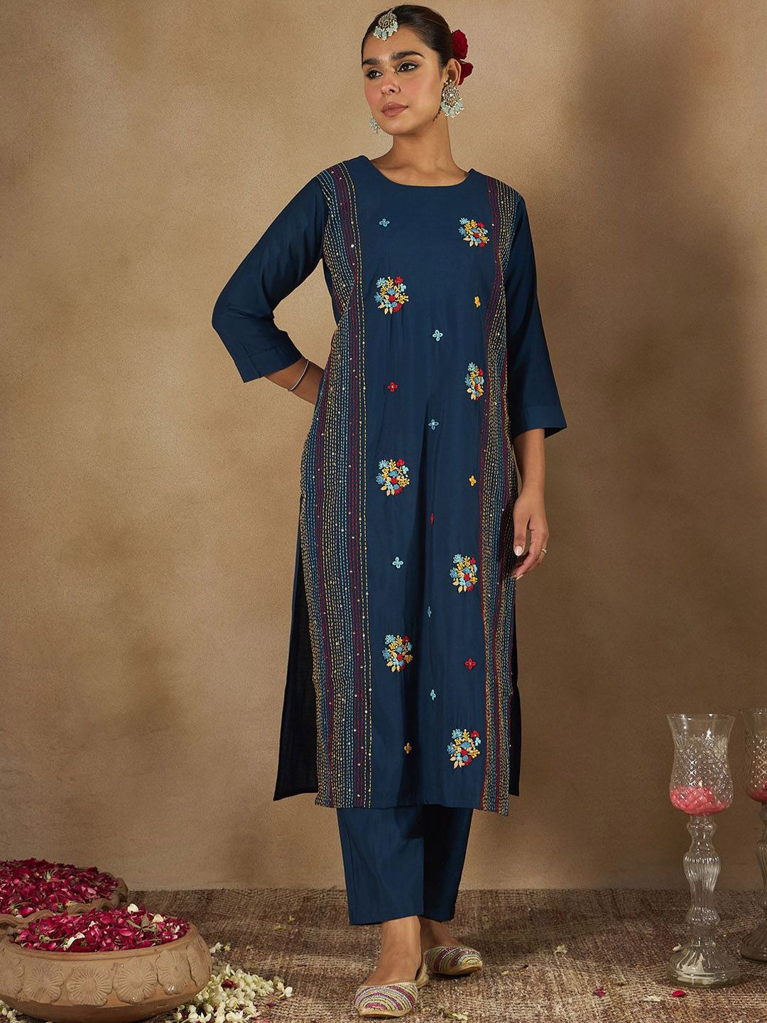Dhiyona IE Women Floral Embroidered Regular Thread Work Kurta with Trousers