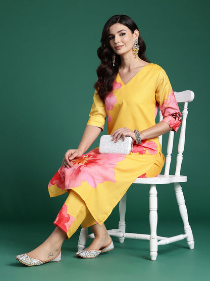 Women Floral Printed Regular Kurta with Trousers