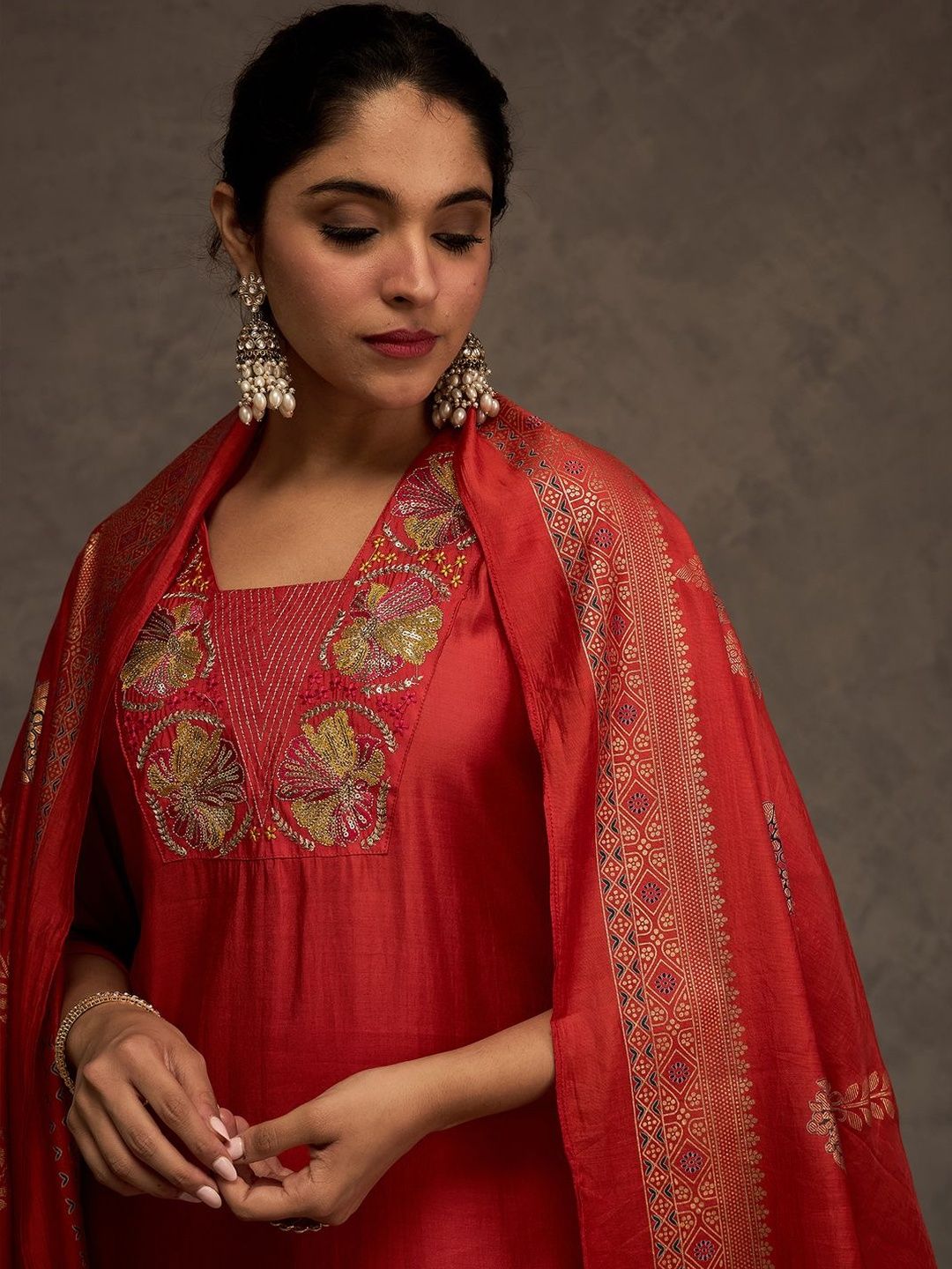 Dhiyona IE Women Ethnic Motifs Embroidered Kurta with Trousers & Dupatta