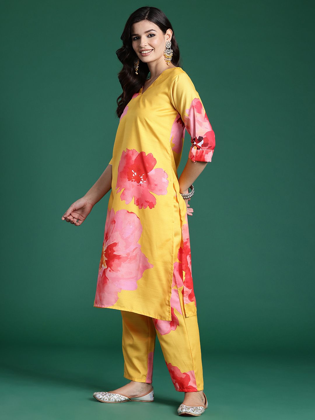 Women Floral Printed Regular Kurta with Trousers