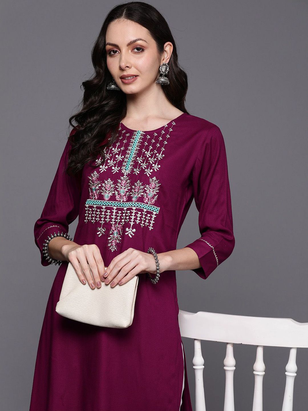 Dhiyona IE Floral Embroidered Round Neck Straight Kurta