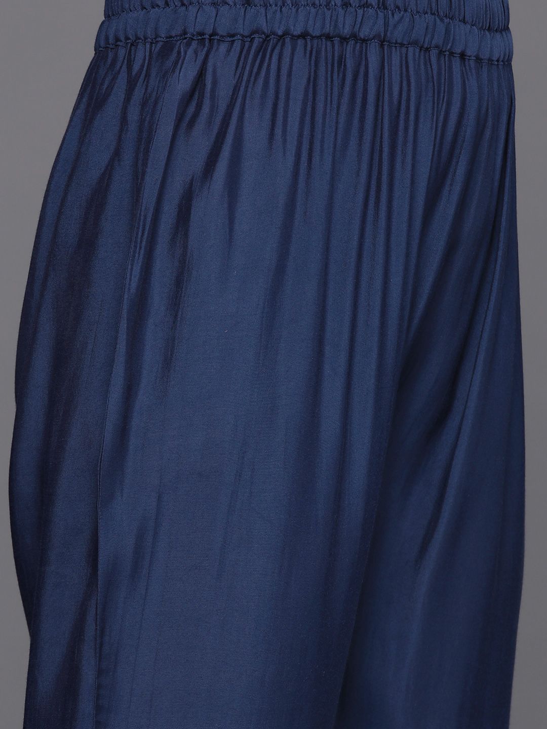 Dhiyona VA Women'sEthnic Thread Embroidered Kurta & Trousers With Dupatta