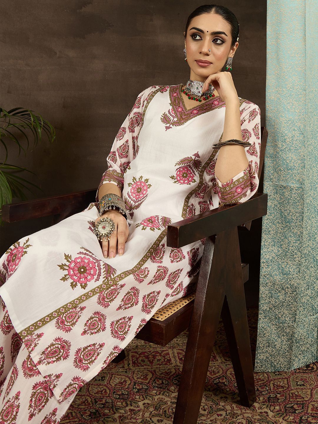 Ethnic Motifs Printed Regular Pure Cotton V-Neck Straight Kurta with Trousers