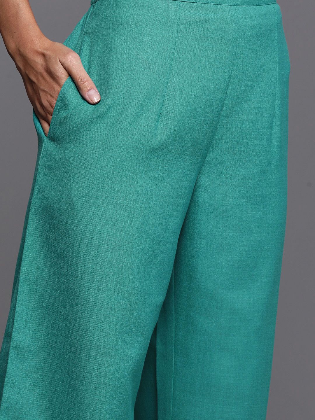 Women Green Ethnic Motifs Foil Printed Straight Kurta With Palazzo Set