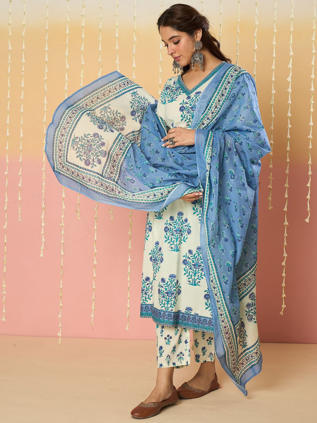 Women Floral Printed Regular Pure Cotton Kurta with Trousers & With Dupatta