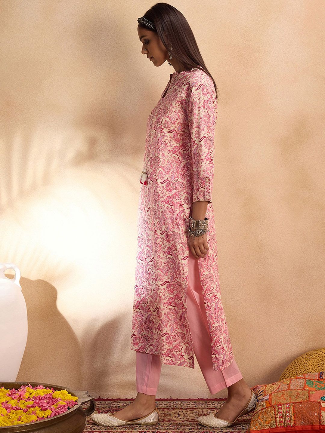 Dhiyona IE Floral Printed Embroidered Thread Work Straight Kurta