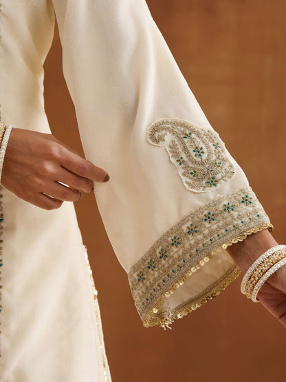 Dhiyona IS Women's Women Floral Embroidered Regular Thread Work Velvet Kurta with Trousers