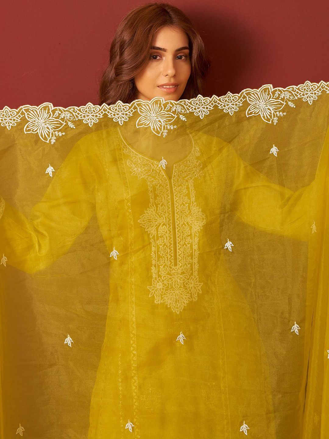 Women Ethnic Motifs Embroidered Regular Thread Work Kurta Set