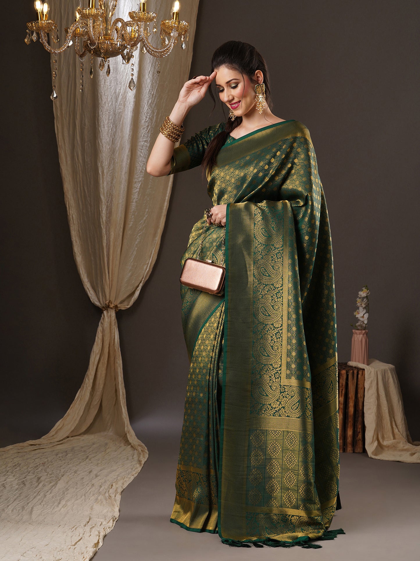Women's Georgette Green Woven Design Woven saree With Blouse Piece