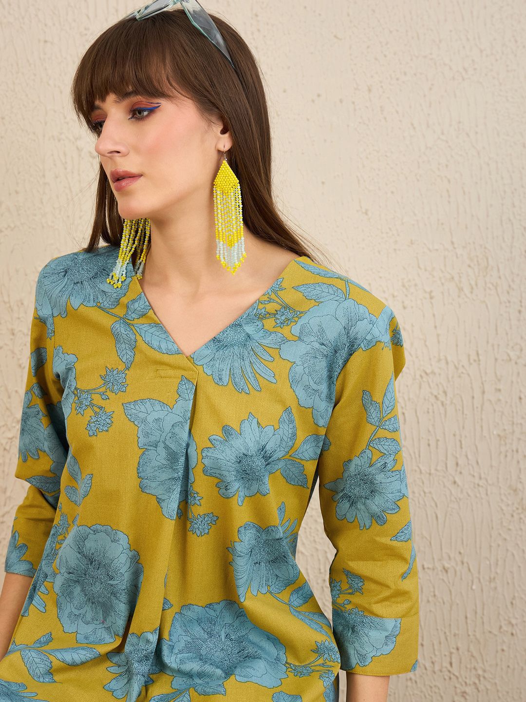 Dhiyona IE Floral Printed V-Neck A-Line Kurta with Trousers